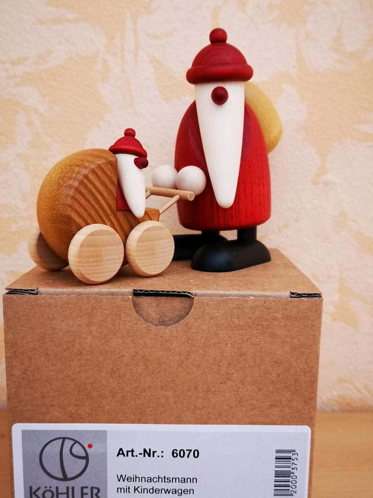 Weihnachtsmann mit Kinderwagen