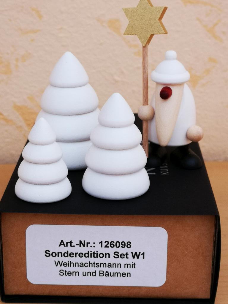 Set - Weihnachtsmann mit Stern und Bäumen