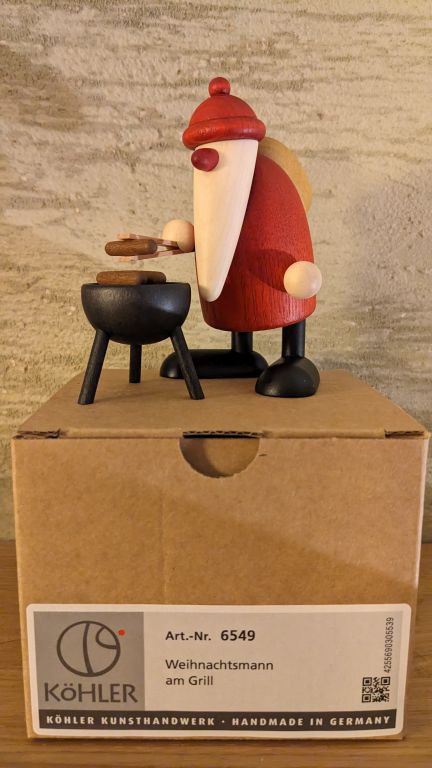 Weihnachtsmann am Grill